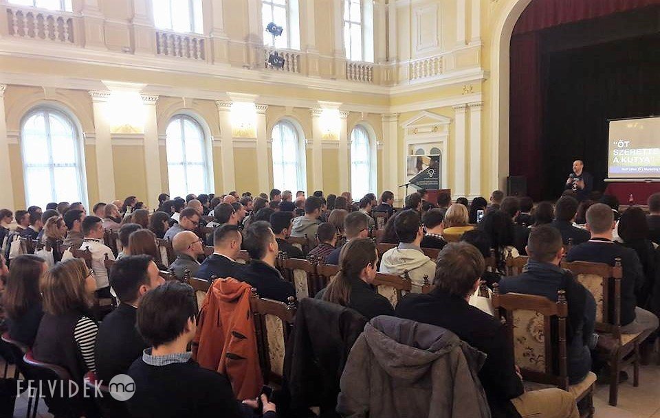 A Szlovákiai Magyar Fiatal Vállalkozók Szövetsége nyitókonferenciája (Fotó: Matus Tibor/Felvidék.ma)